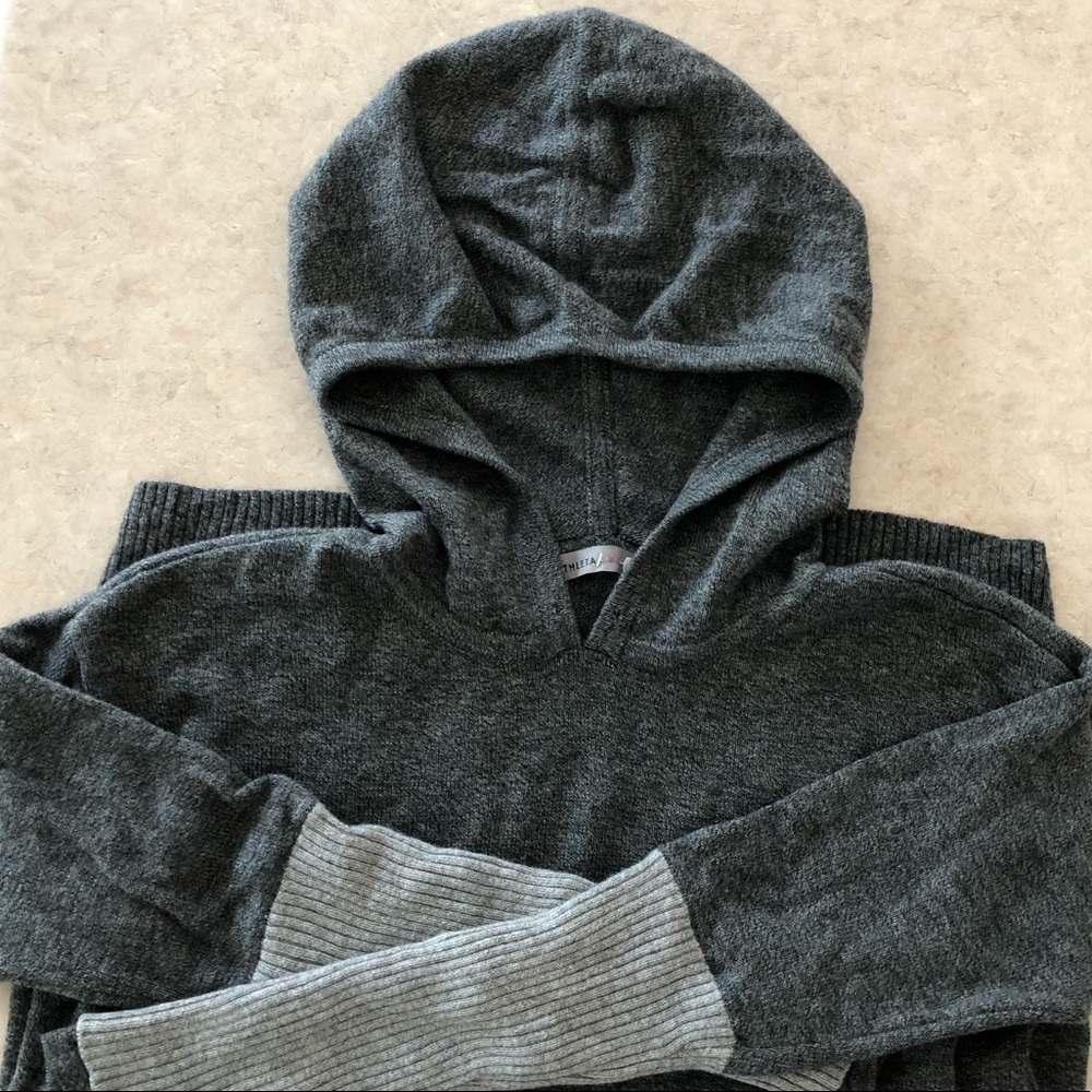 💕Athleta Gray Hooded Sweater